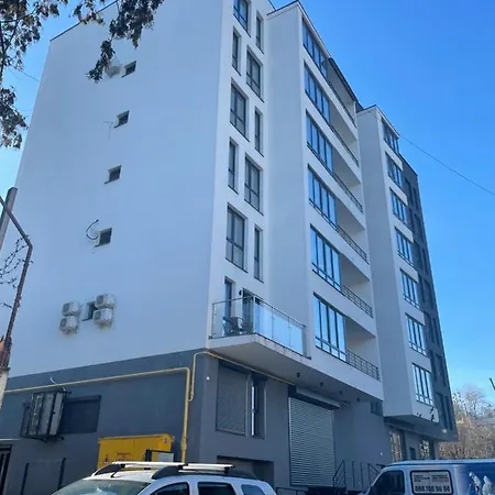 Stylisch New With One Bedroom