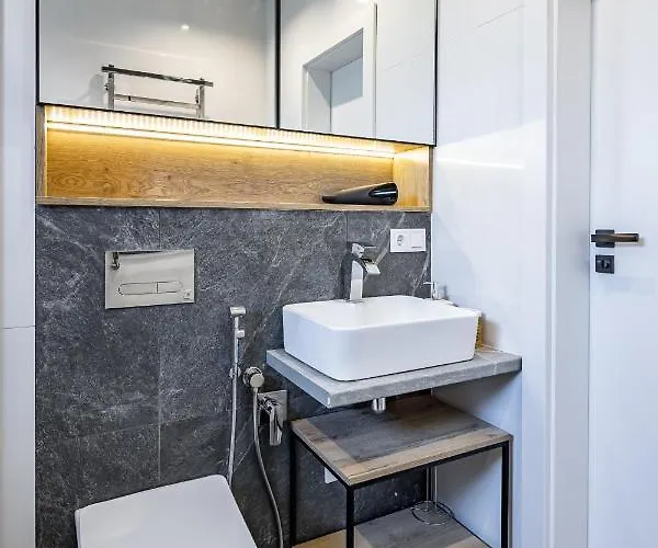 Stylisch New With One Bedroom * Λβιβ