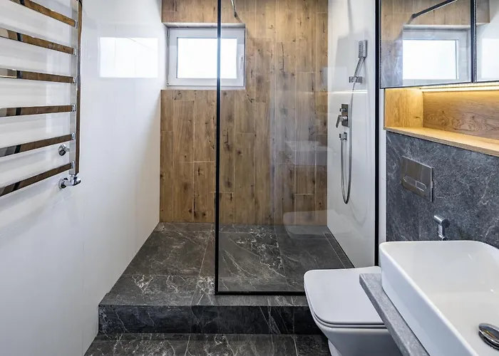 Stylisch New With One Bedroom * Λβιβ