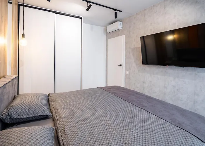 Stylisch New With One Bedroom *