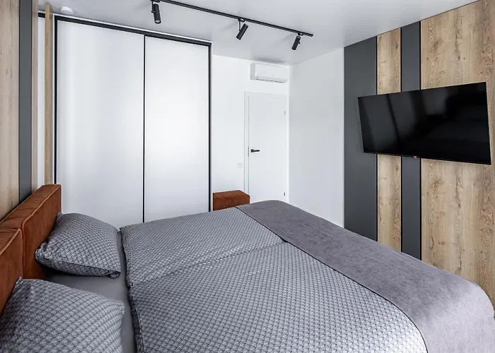 Stylisch New With One Bedroom *