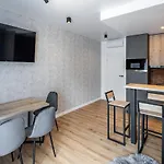 דירה Stylisch New With One Bedroom לבוב