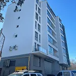 Stylisch New With One Bedroom