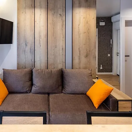 Stylisch New With One Bedroom *