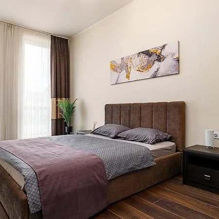 Stylisch New With One Bedroom