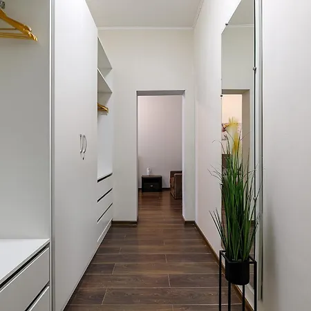 Stylisch New With One Bedroom *