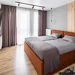 Stylisch New With One Bedroom شقة *