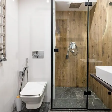 Stylisch New With One Bedroom *