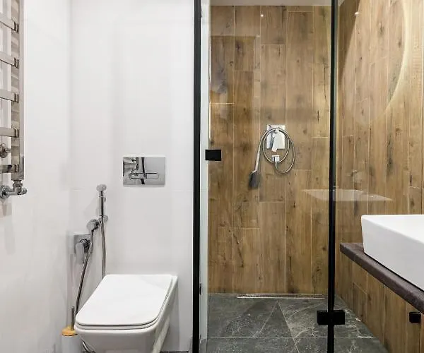 Stylisch New With One Bedroom *